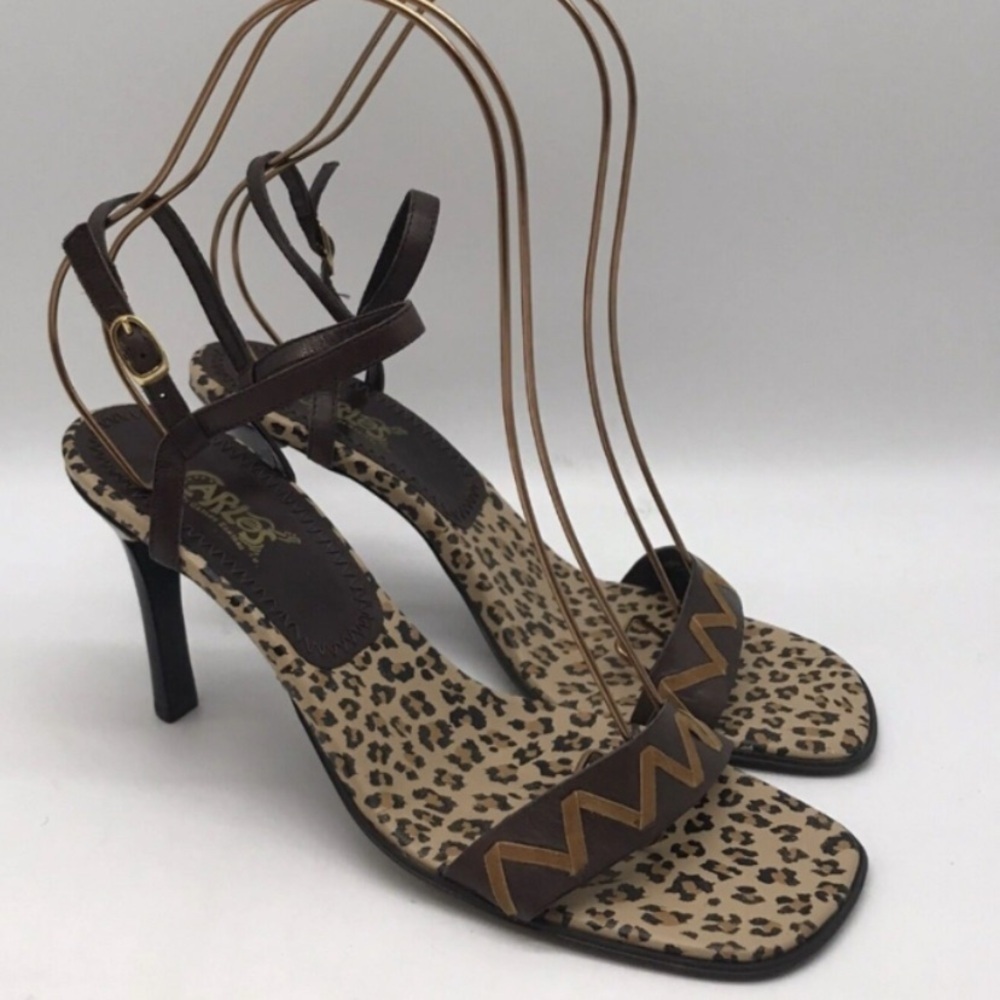 Carlos by Carlos Santana Women's Brown and Tan Courts